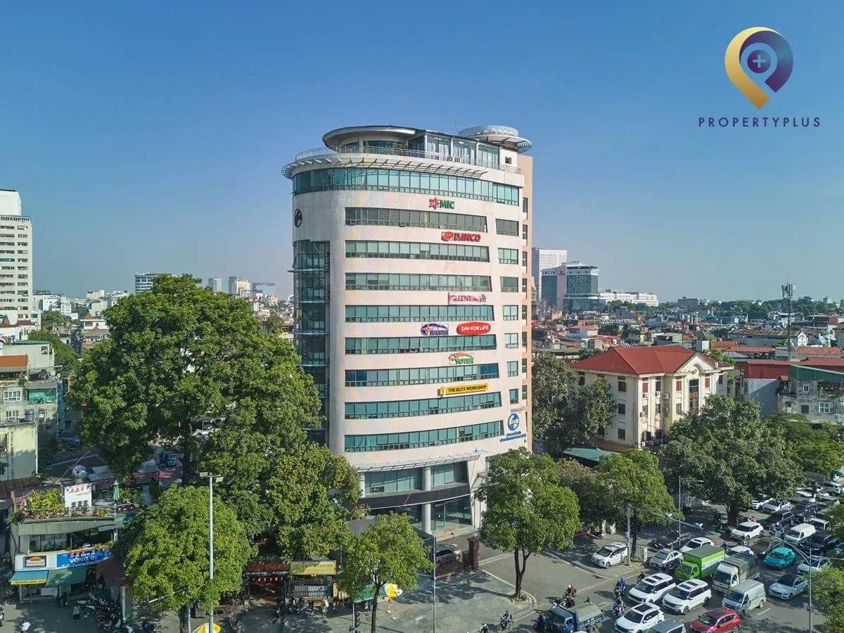 Tòa nhà HTP Building nổi bật giữa khu vực Trần Khát Chân, Hà Nội.